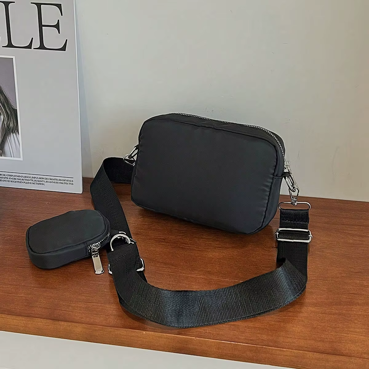 Petit sac carré en nylon à la mode et minimaliste