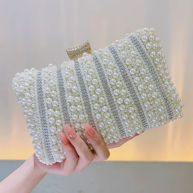 Pochette en perles pour femme