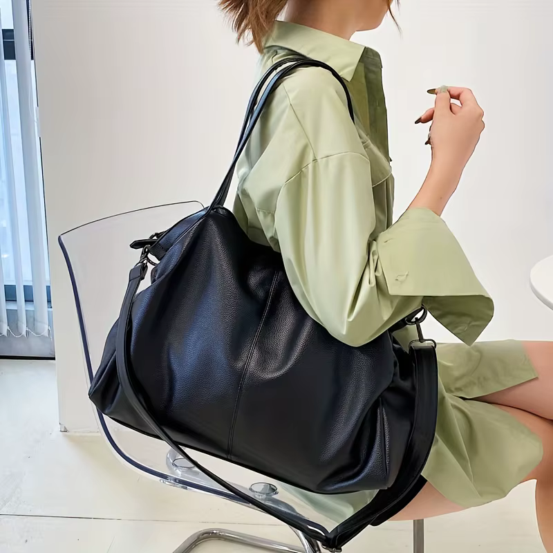 Grand Sac Hobo Noir à Bandoulière en Cuir Souple pour Femme