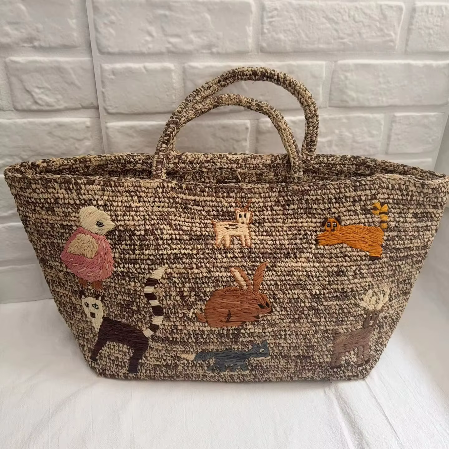 Sac fourre-tout en raphia fait main avec broderie