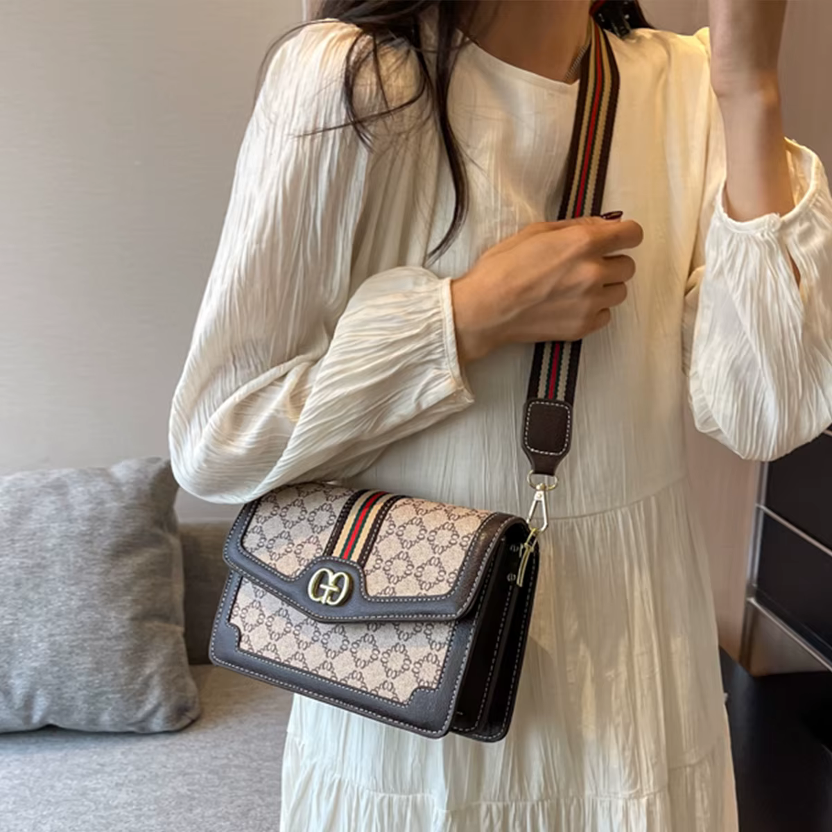 Sac bandoulière classique tendance en PU léger avec rabat