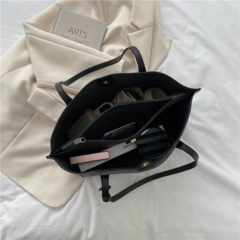 Sac fourre-tout classique en similicuir noir