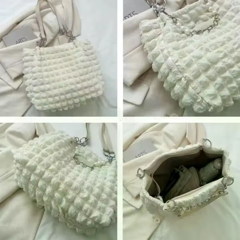 Sac fourre-tout texturé à bulles avec chaîne de perles
