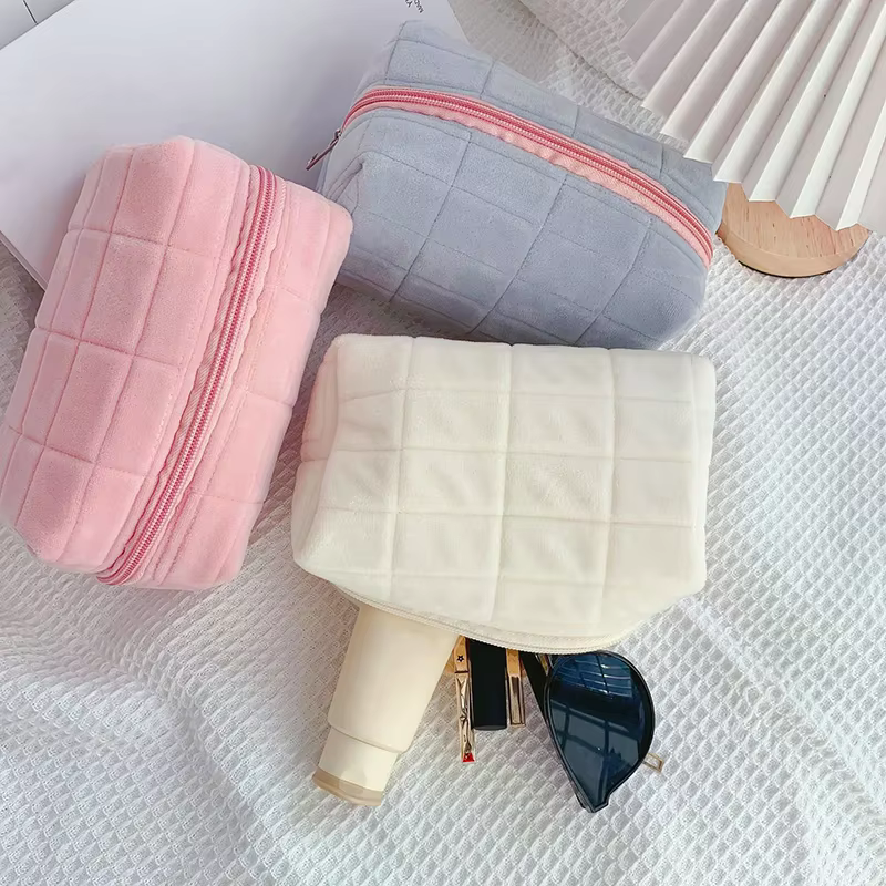 Sac à maquillage en fourrure mignon pour femmes