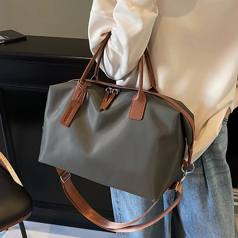 Sac à main tendance de grande capacité avec accents en cuir