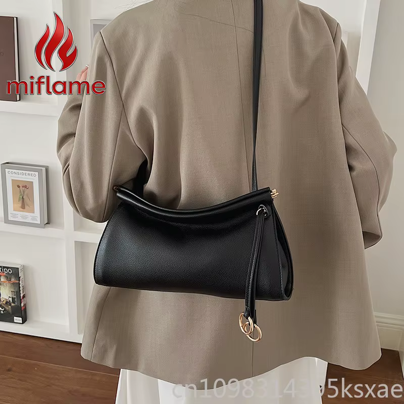 Sac à bandoulière en cuir vintage avec silhouette structurée