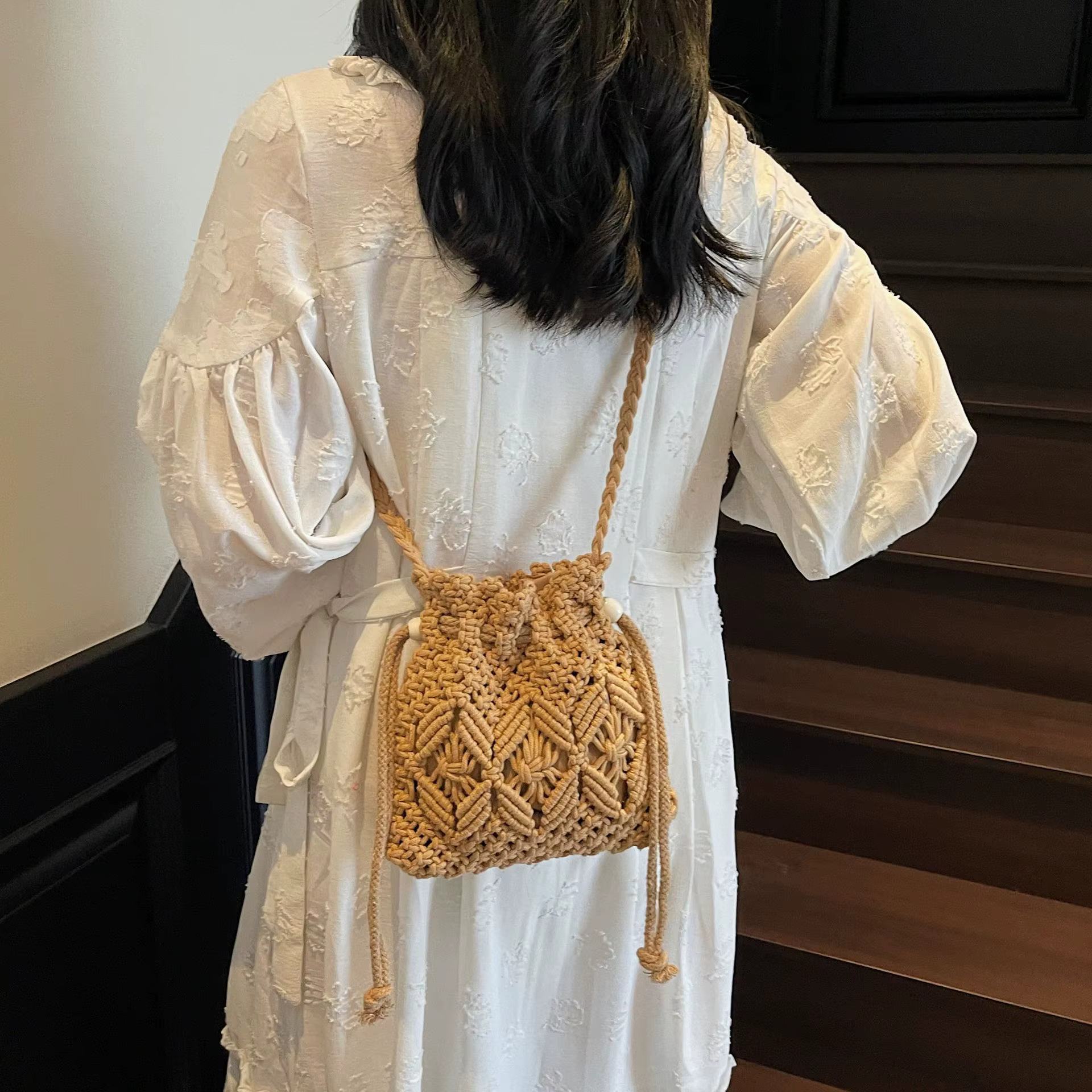 Sac seau creux tissé à la main kaki blanc pour femmes