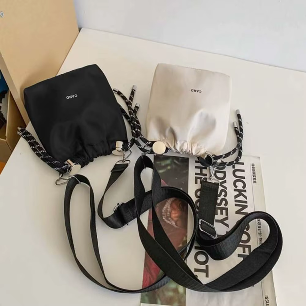 Sac seau noir coréen avec cordon de serrage