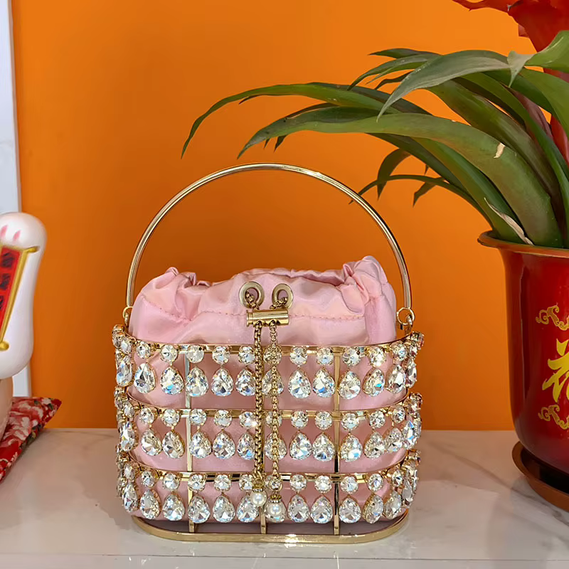 Sac seau clouté de luxe en diamant scintillant