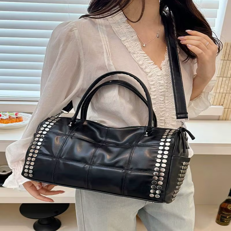 Nouveau Sac Fourre-tout Femme 2026 Style Rétro avec Rivets Métalliques