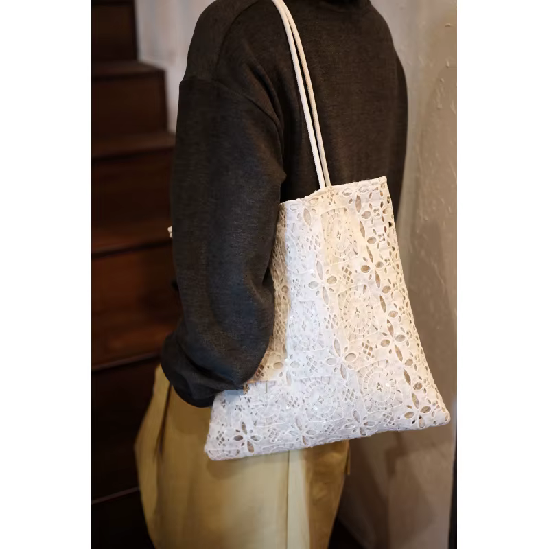 Sac à main blanc en dentelle à sequins