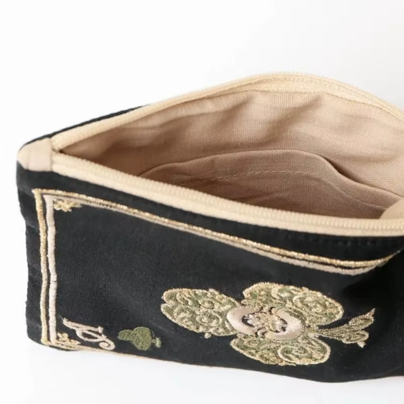 Pochette cosmétique brodée à la main de style japonais