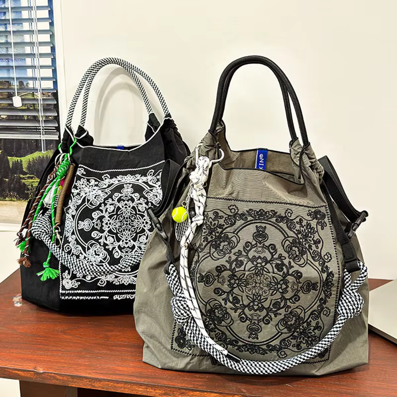 Sac à main en nylon brodé floral vintage pour femme – Sac