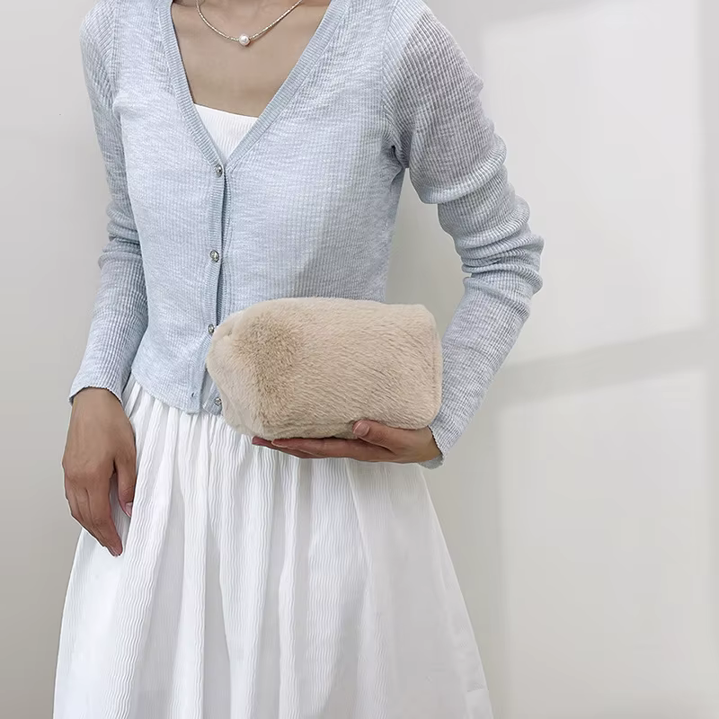 Pochette à maquillage en peluche
