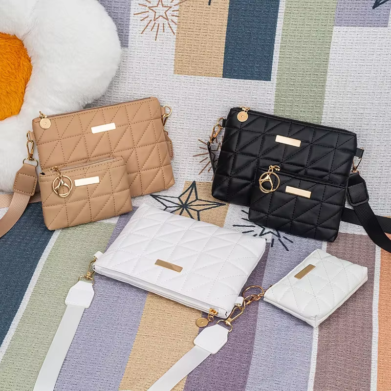 Sac à bandoulière pour femme de couleur unie avec un sentiment de design