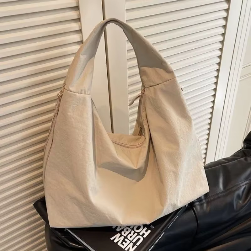 Sac messager haut de gamme pour femmes de la part d'un créateur renommé - Sac à bandoulière en cuir de marque de luxe