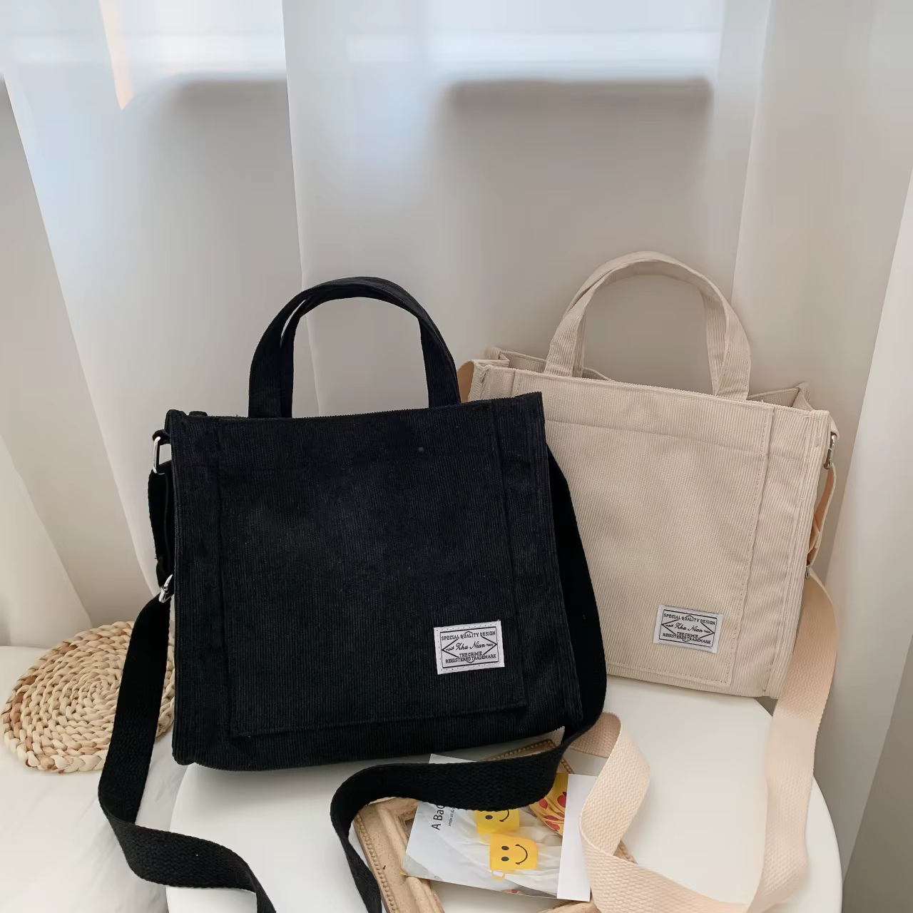 Sac fourre-tout à bandoulière en velours côtelé