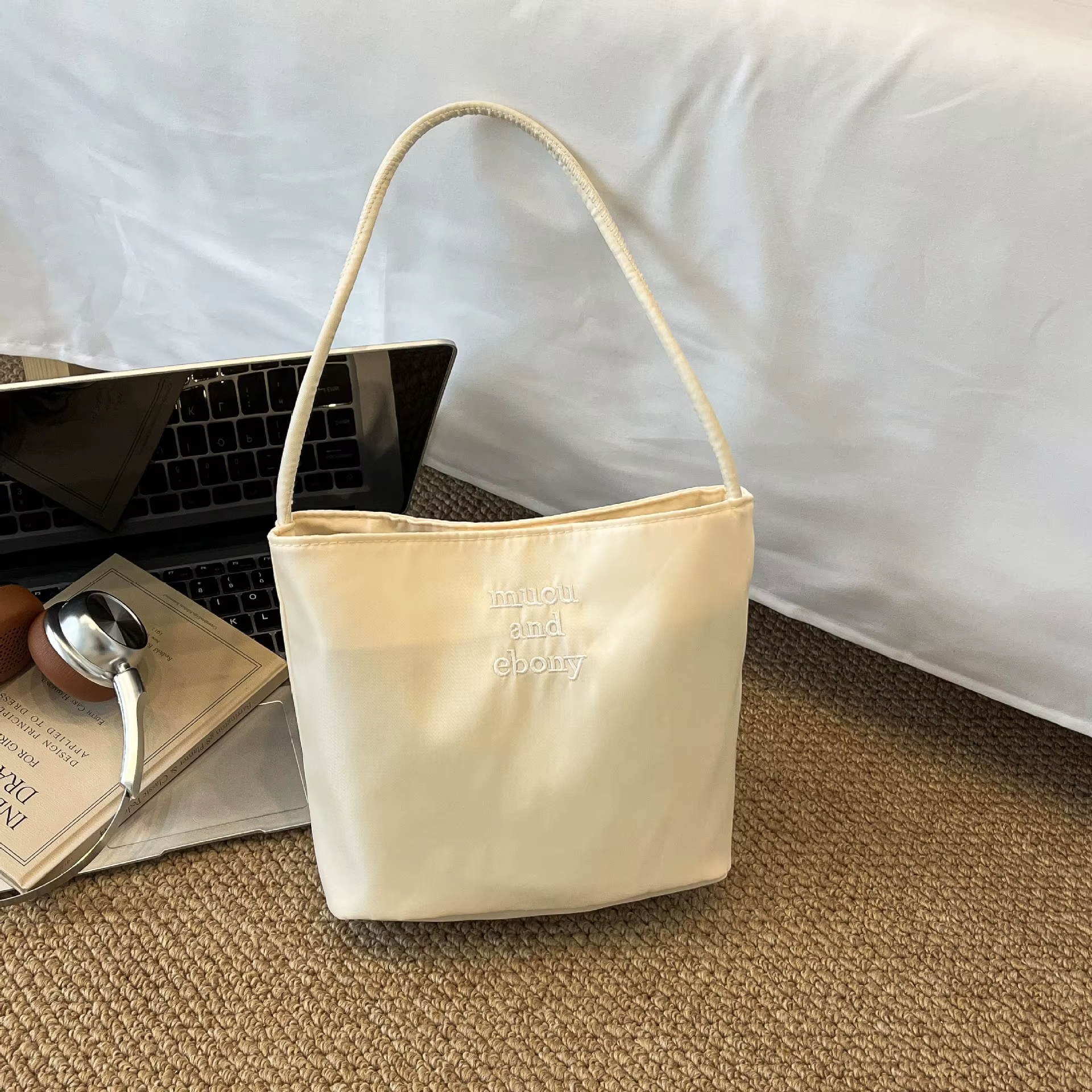 Sac carré brodé, sac seau en nylon tendance de style japonais