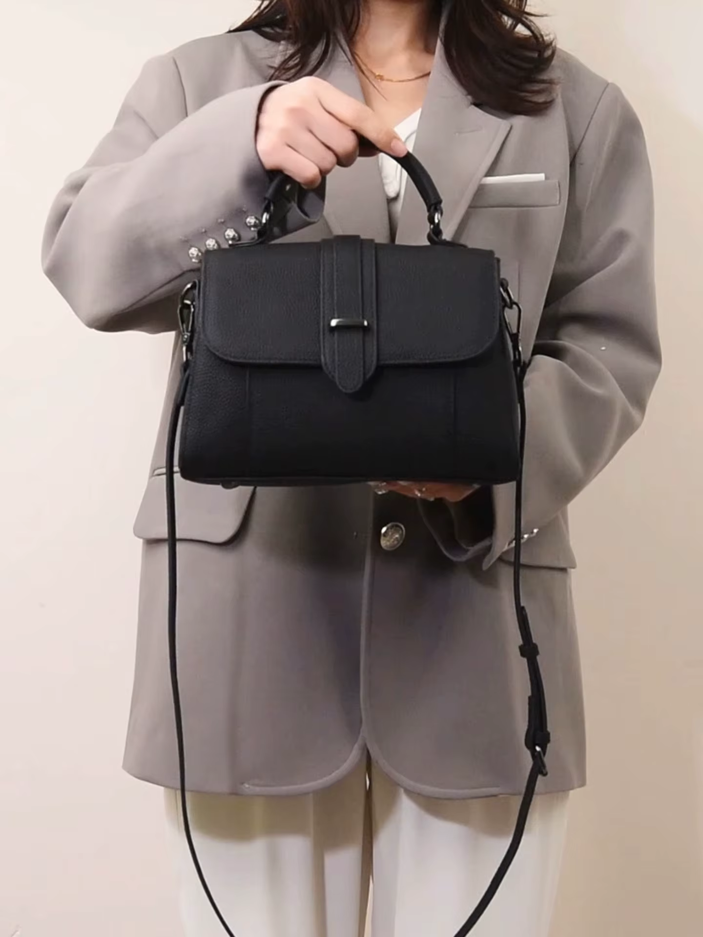 Pochette longue avec bandoulière amovible