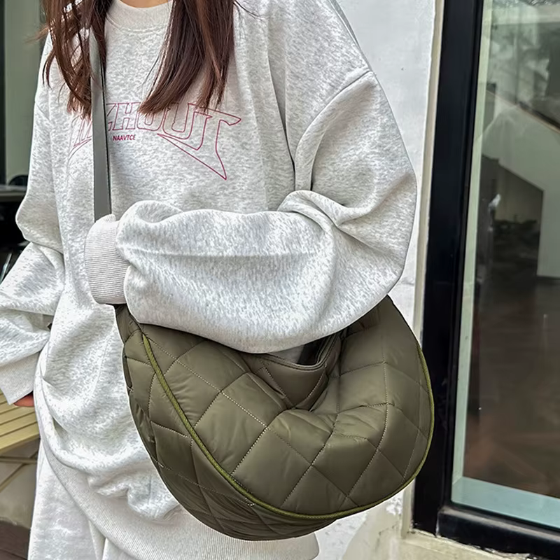 Sac à bandoulière matelassé à grille de diamant