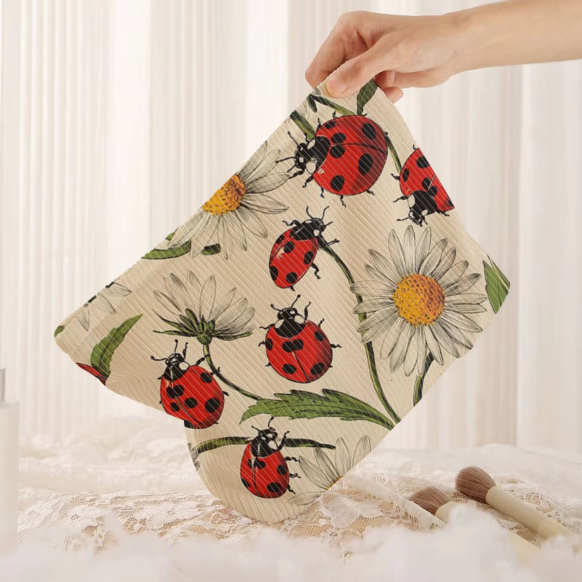 Trousse de maquillage en velours côtelé à motif coccinelle