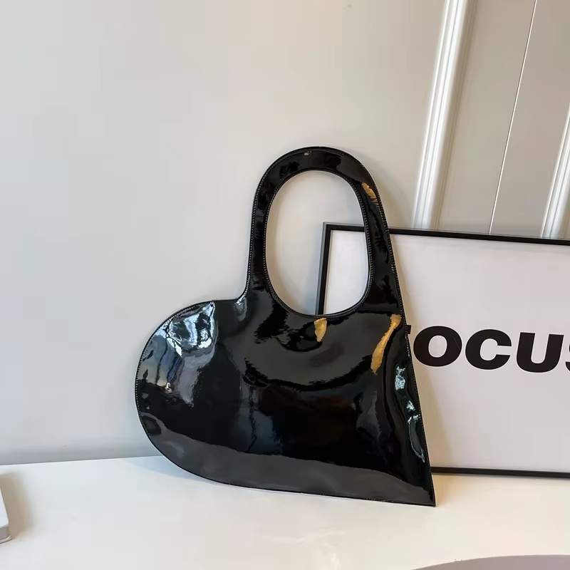 Sac à main brillant en forme de cœur