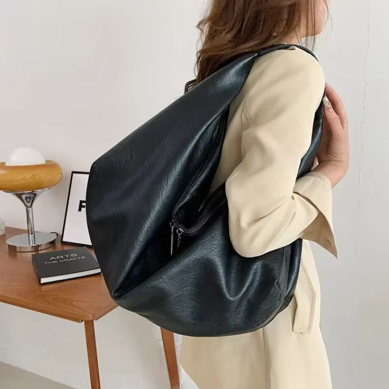 Grands sacs à bandoulière noirs pour femmes