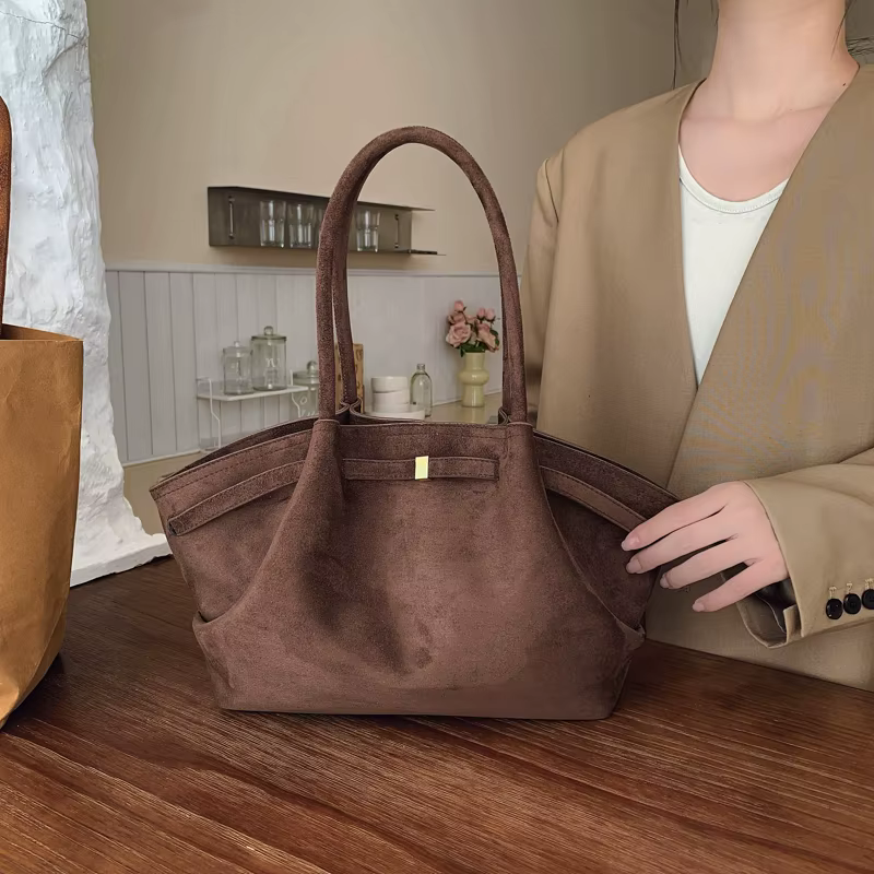 2025 Sac fourre-tout en daim pour femmes avec poche intérieure Sac sous les bras Grande capacité Sacs cartable de