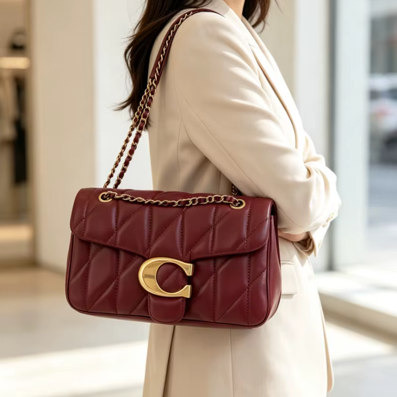 Sac à main bandoulière tendance de créateur parisien avec logo lettre unique pour femmes branchées