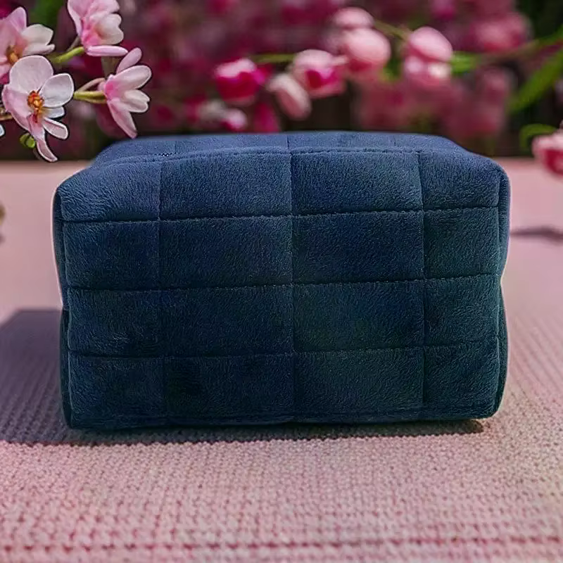 Trousse de maquillage en fourrure mignonne pour femmes