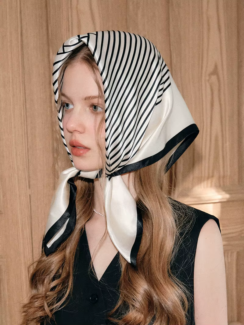 Écharpe rayée minimaliste nordique pour femme