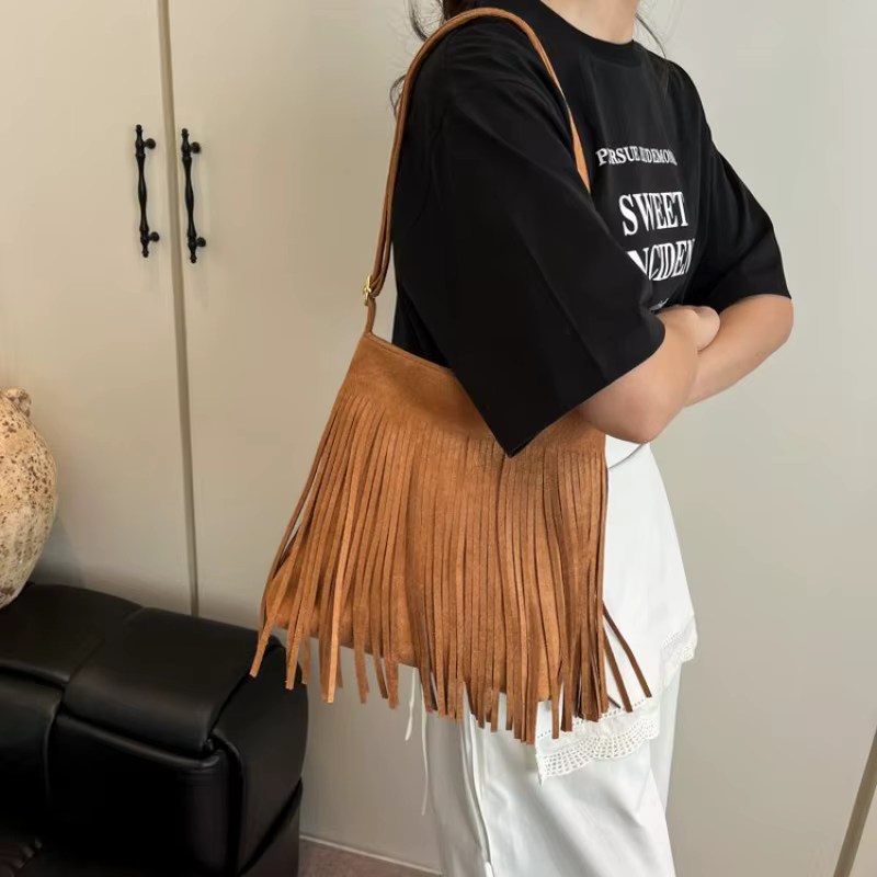 Sac à bandoulière en daim camel pour femme avec franges et sangle réglable