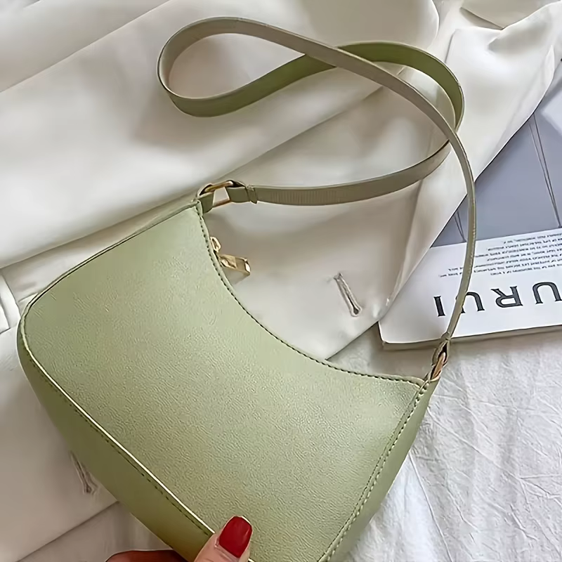 Petit sac sous le bras