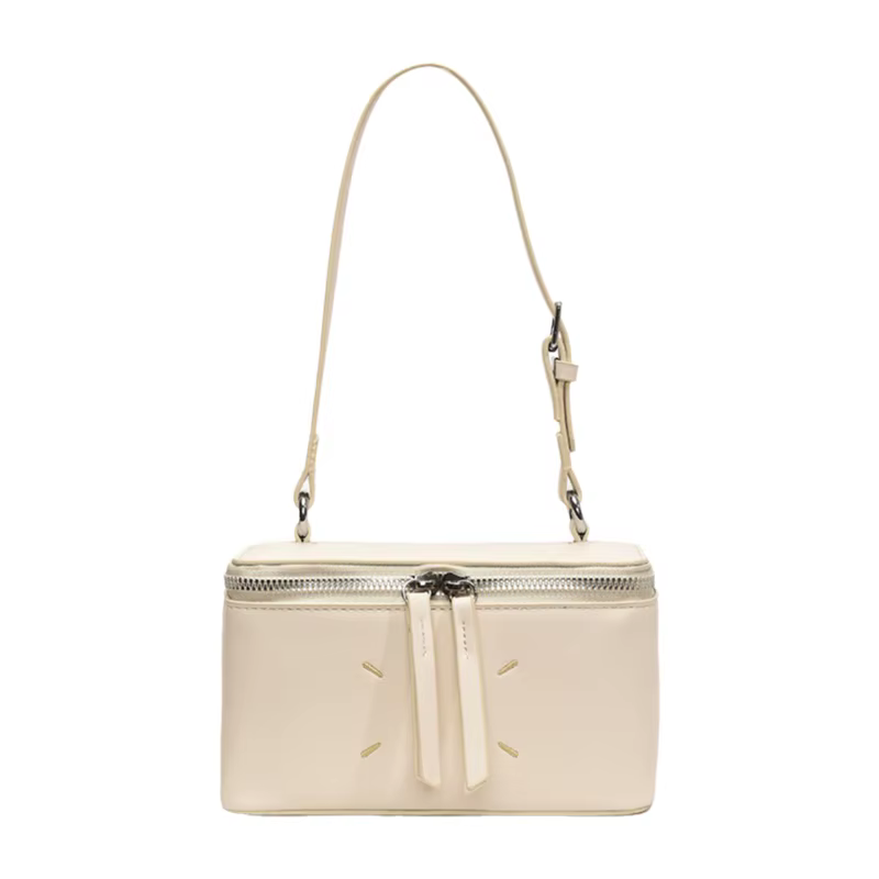 Sac carré tendance, best-seller de la saison