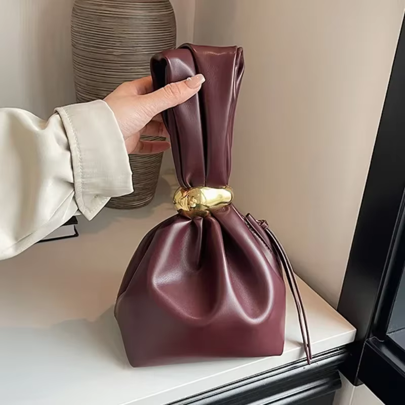 Pochette personnalisée en cuir souple pour femmes