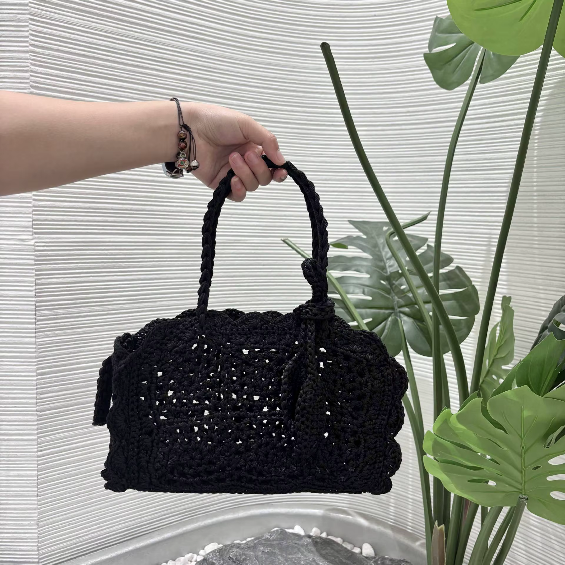 Sac tissé artisanal minimaliste français tendance pour femme