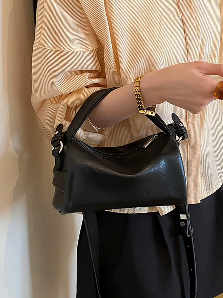 Sac à main classique noir en cuir souple pour femme