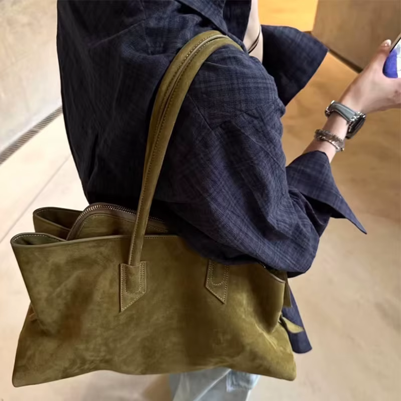 Sac à bandoulière simple en daim mat pour femmes
