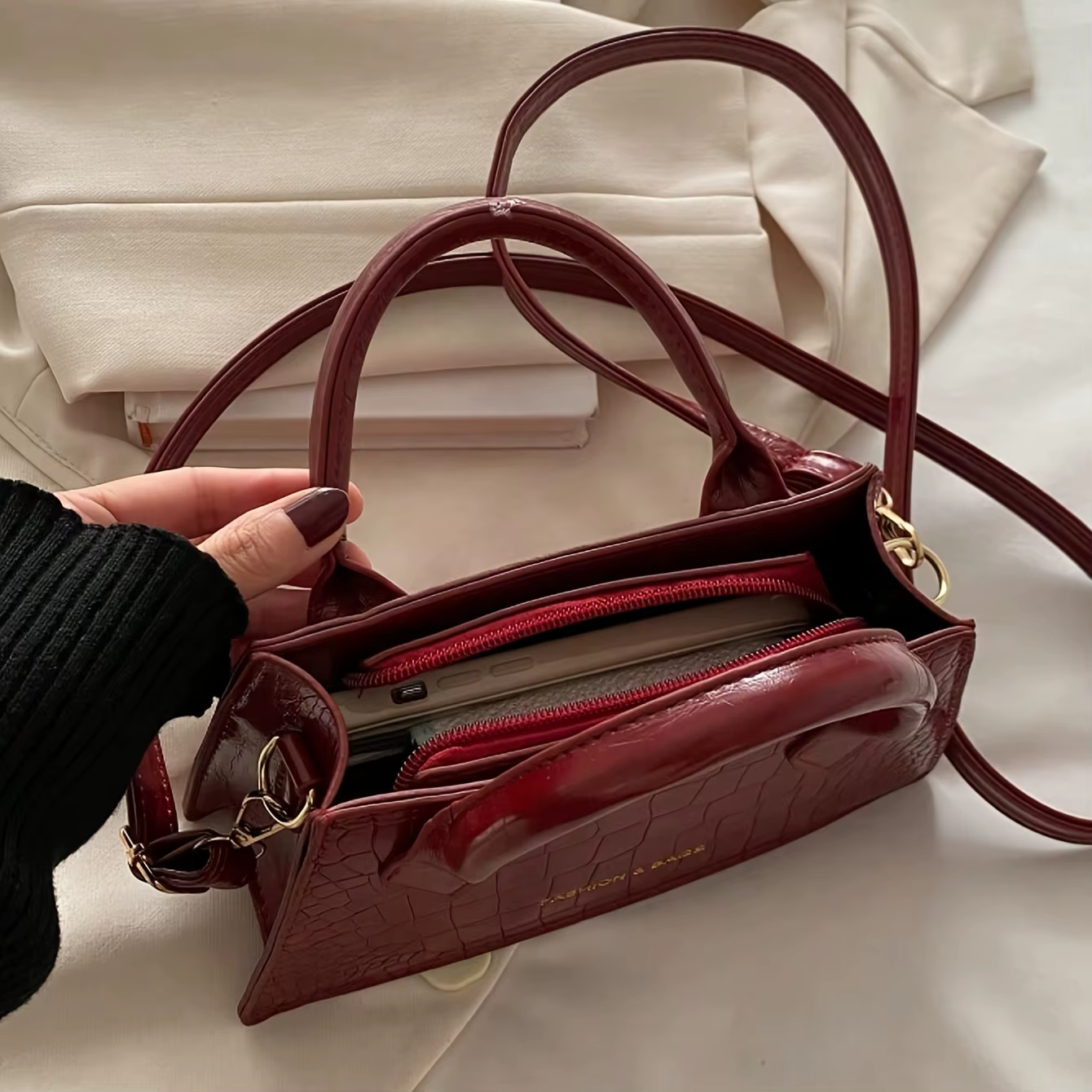 Petit sac élégant rouge bordeaux