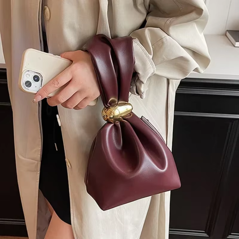 Pochette personnalisée en cuir souple pour femmes