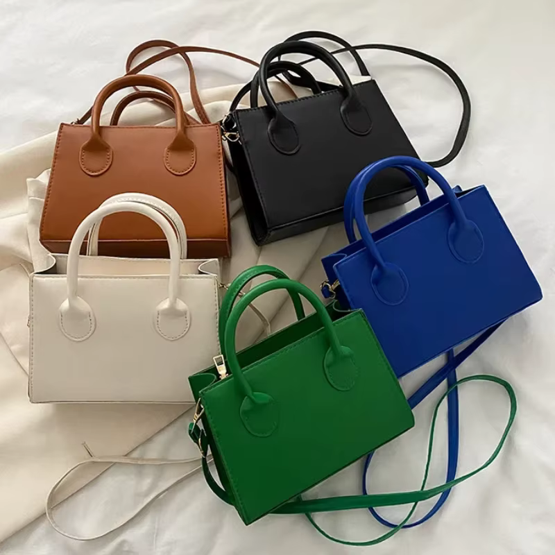 Petit sac carré noir minimaliste