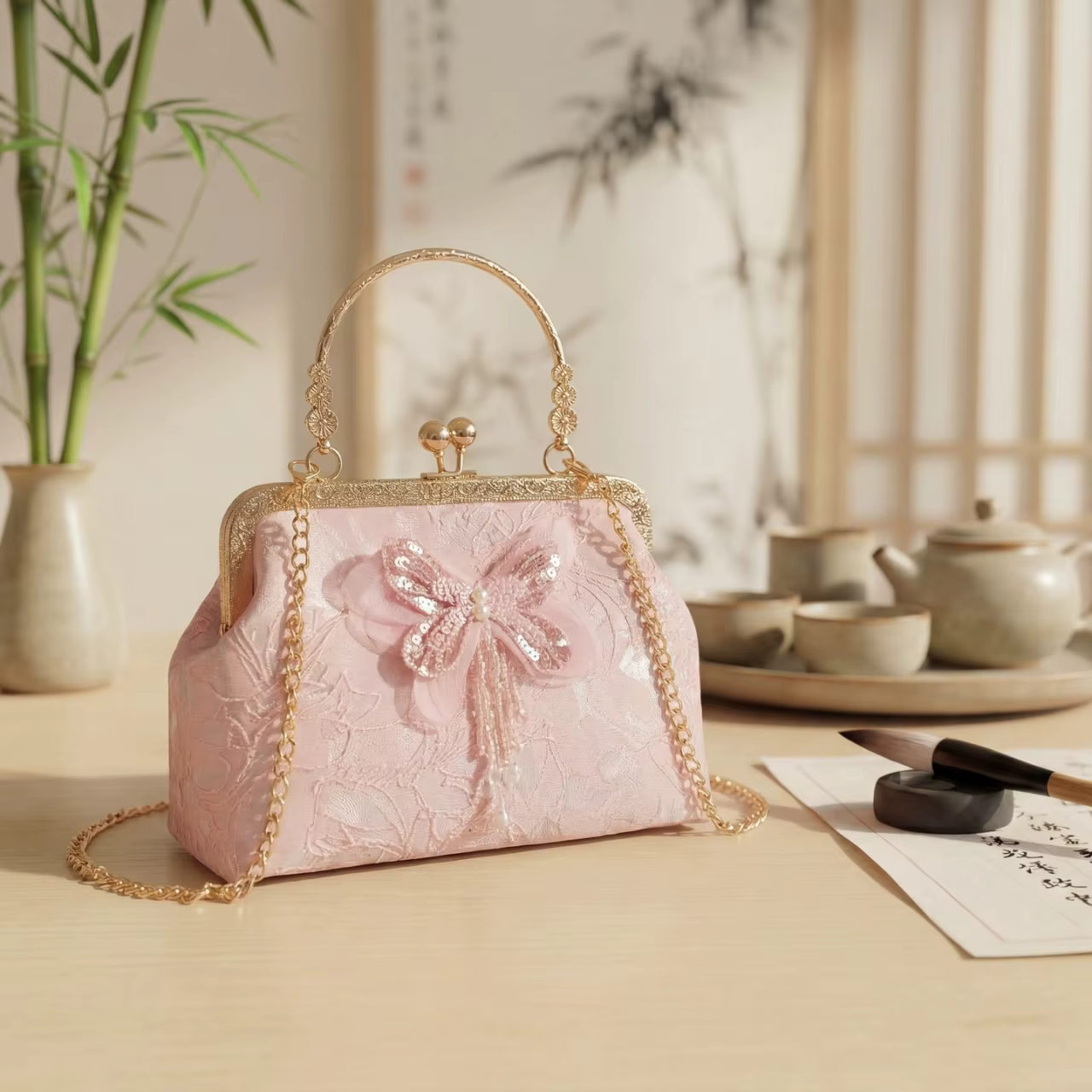 Pochette brodée papillon style chinois