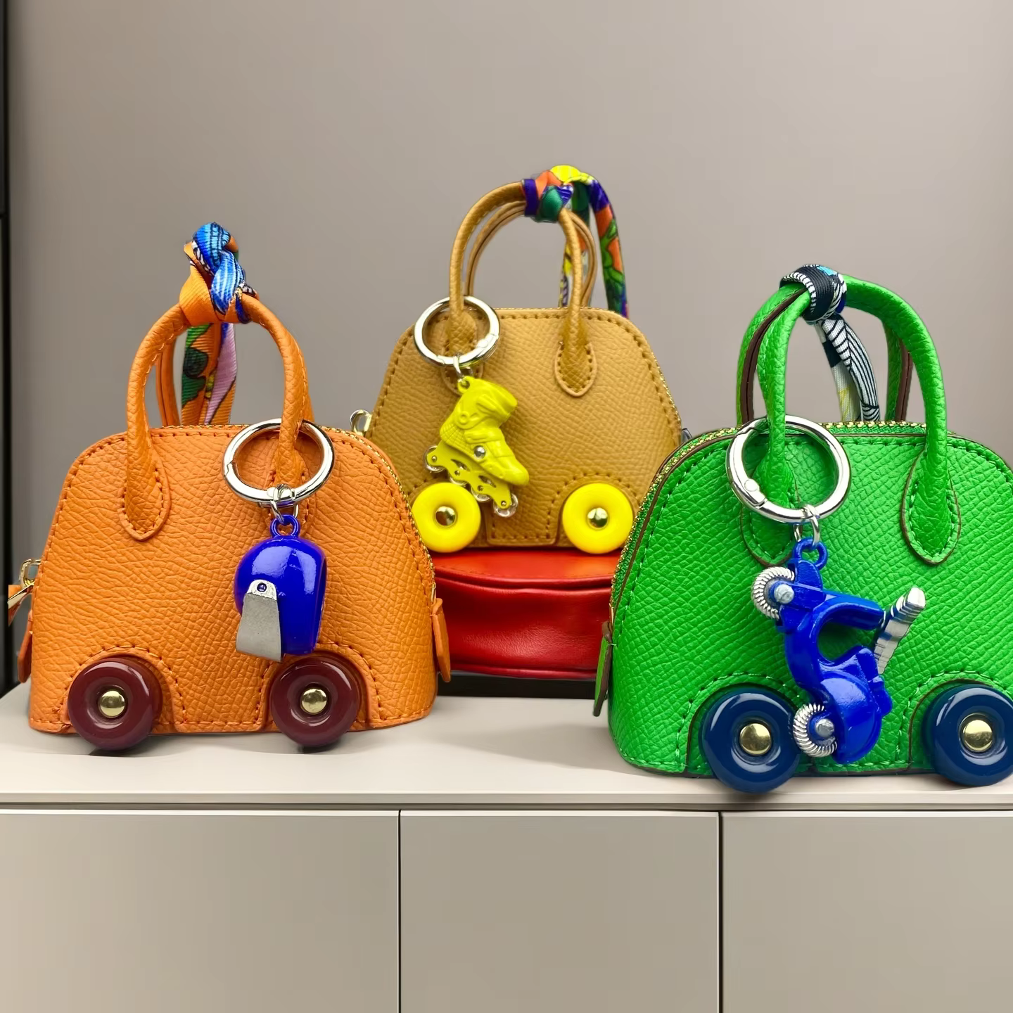 Mini pochette en cuir pour pneus – Adorable étui pour écouteurs en forme de voiture