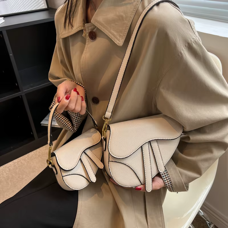 Nouveaux sacs de selle au Design solide