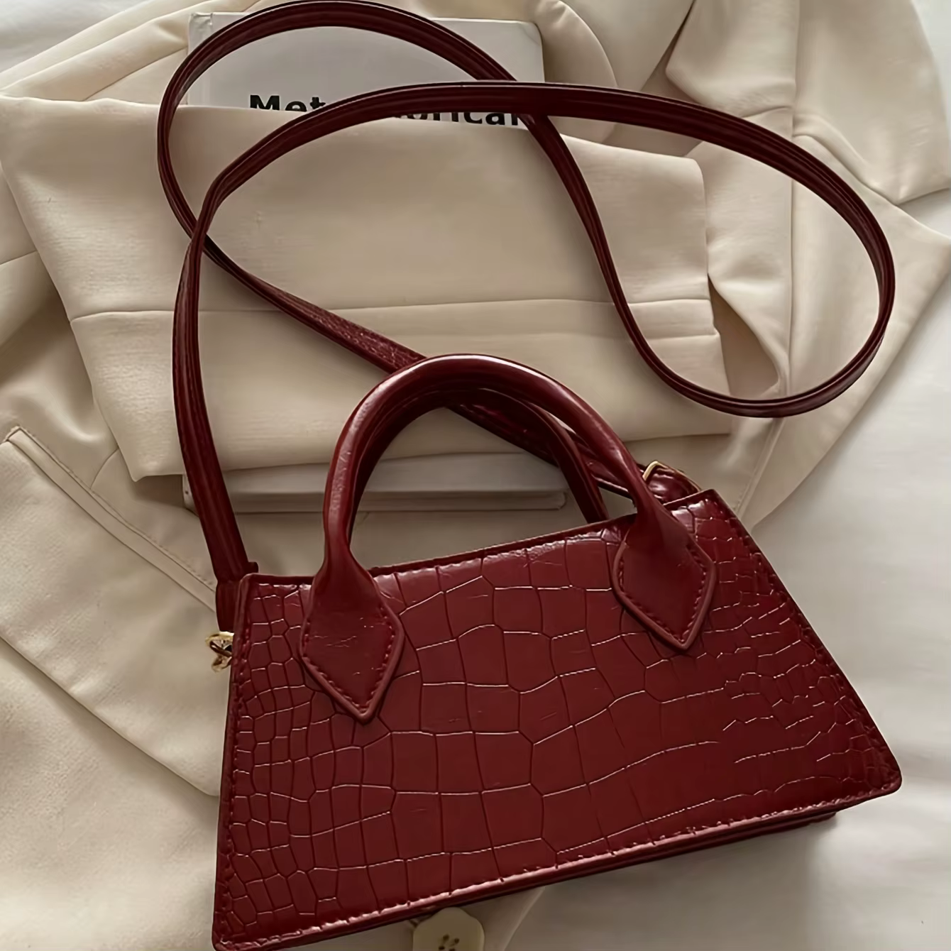Petit sac élégant rouge bordeaux