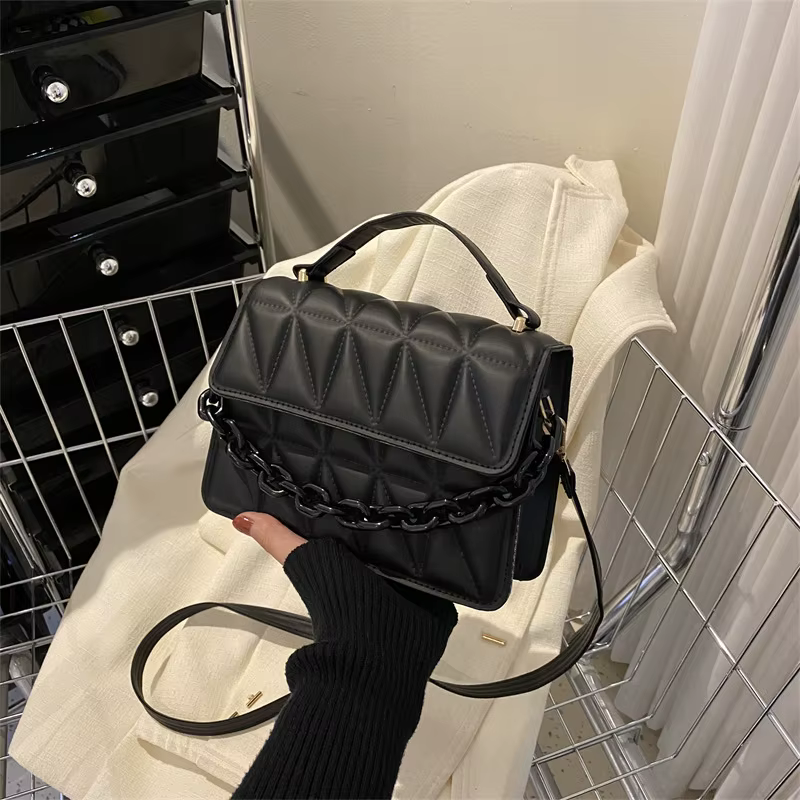 Mini sac fourre-tout carré matelassé chic