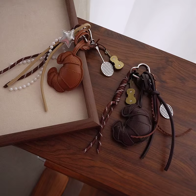 1 pièce Accessoire de bagage : Porte-clés créatif en cuir en forme de croissant