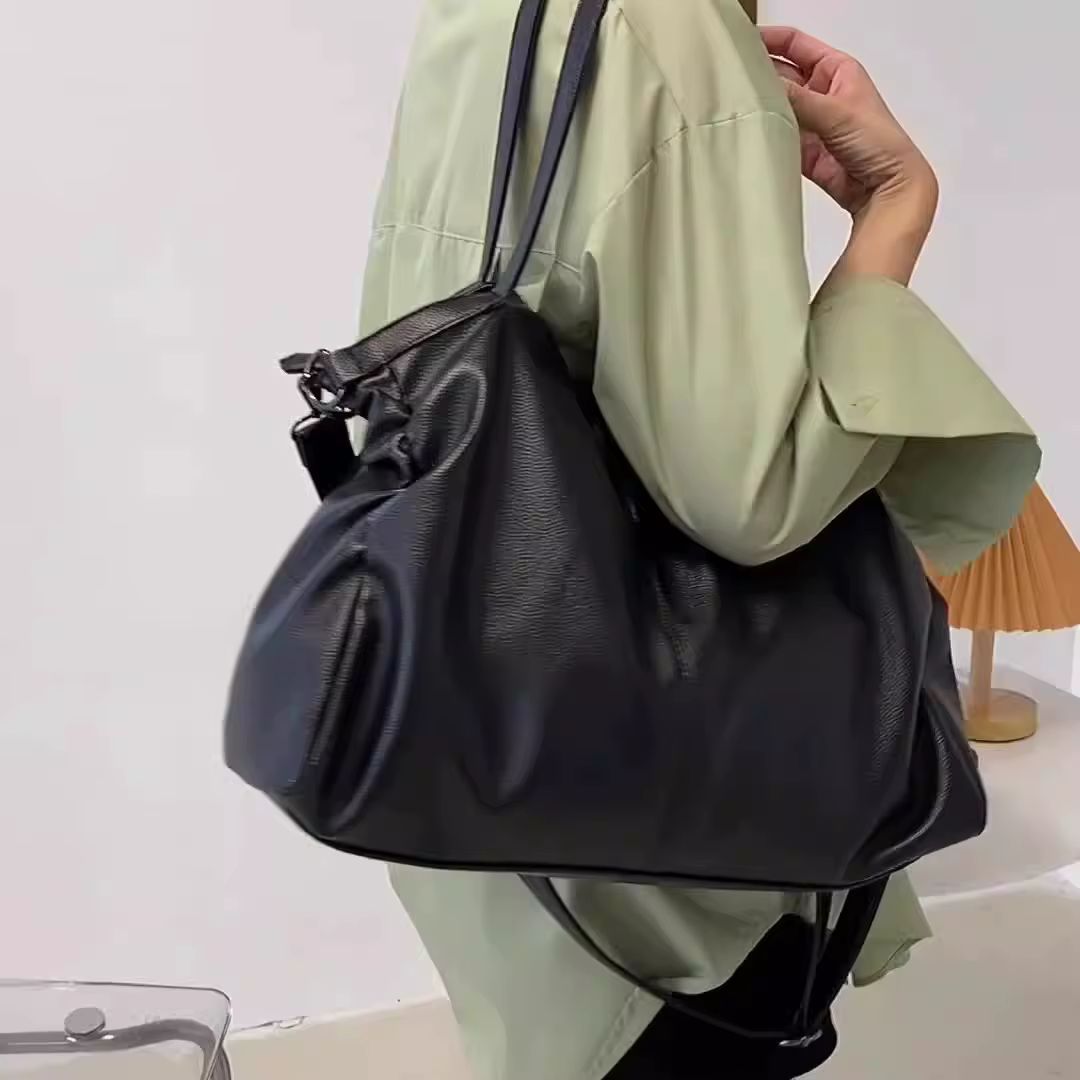 Grands sacs fourre-tout noirs pour femmes