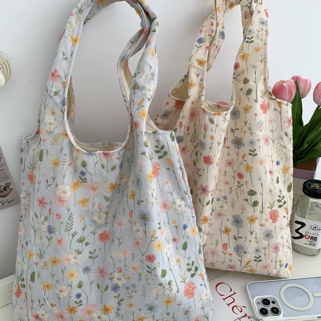 Sac à main léger brodé à fleurs