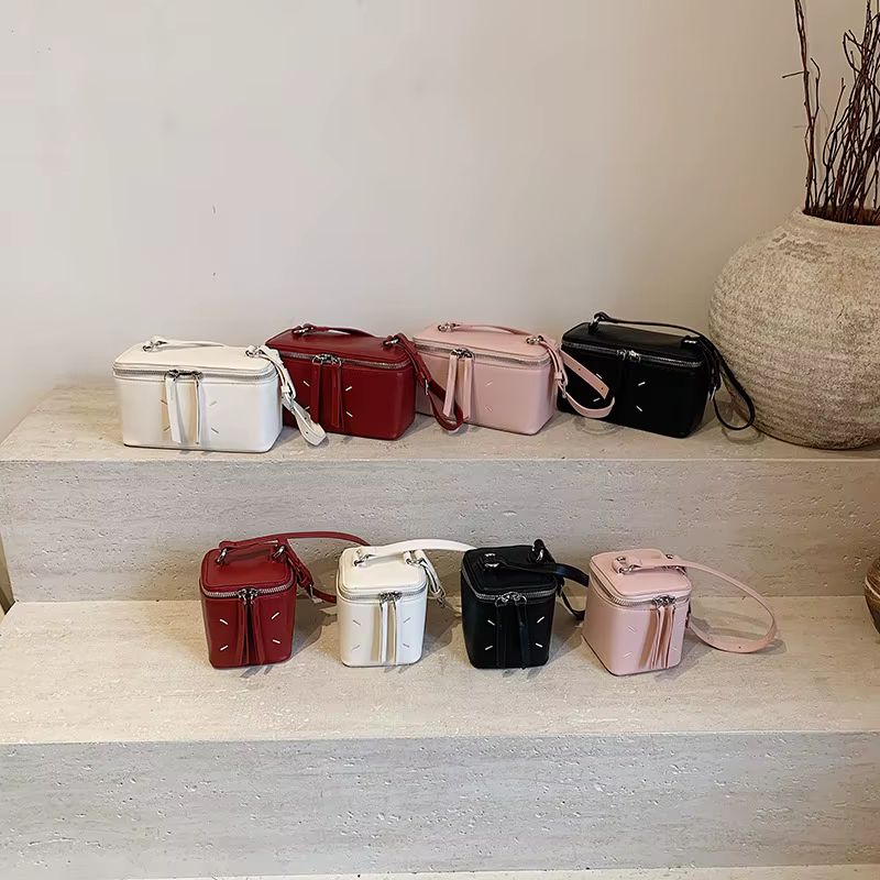 Sac carré tendance, best-seller de la saison